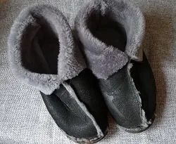 Cusut de haine vechi blană, vestă de blană cu mâinile (vechi) Cusut de haine de blană vechi, vestă de blană cu mâinile