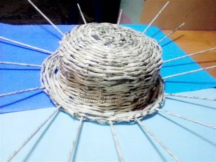 Hat din tuburi de ziar