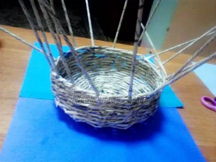 Hat din tuburi de ziar
