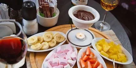 Ciocolata fondue la retete de acasă, imagini, clipuri video, cum să facă fondue de ciocolată (rețete) fondue de ciocolată la rețete de acasă, imagini, clipuri video, modul de a face fondue de ciocolată