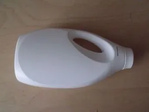 cutie de cuibărit dintr-o sticla de plastic
