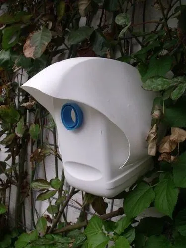 cutie de cuibărit dintr-o sticla de plastic