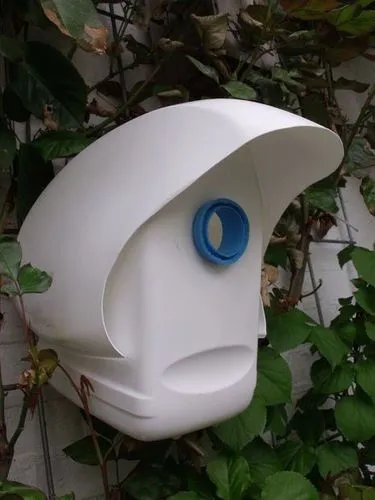 cutie de cuibărit dintr-o sticla de plastic