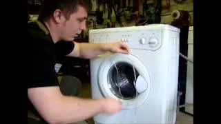 Uita-te la video cum se scoate capacul de la mașina de spălat Indesit liber (gratuit) Uita-te la video cum se scoate capacul de la mașina de spălat Indesit liber