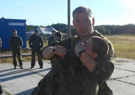 Serviciul militar în sergentului inteligenta lui ochi, militari în termen