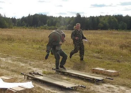 Serviciul militar în sergentului inteligenta lui ochi, militari în termen
