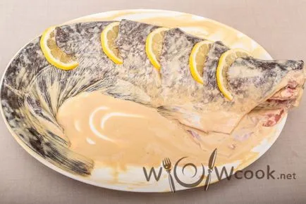 Catfish coapte în cuptor, rețeta cu o fotografie (un fel de mâncare de reteta de somn) Catfish întregi coapte în cuptor, rețeta cu o fotografie