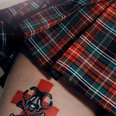 Tatuaje pe jos, tatuaj masculin și feminin la picior, fotografii