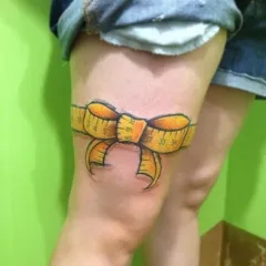 Tatuaje pe jos, tatuaj masculin și feminin la picior, fotografii