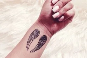 Tatuaj pe brațul ei, atât pentru bărbați și femei de valoare, schițe, idei (fete) Tatuaj pe brațul ei atât pentru bărbați cât și femei de valoare, schite, idei