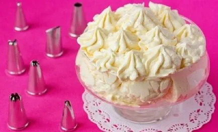 Tort de nunta cu o crema si cele mai bune decoratiuni