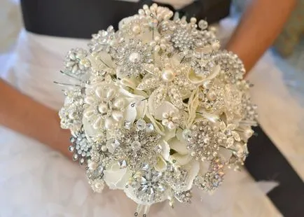 Rochie de nunta cu pietre