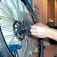 Întreținerea și repararea de biciclete de munte