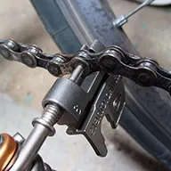 Întreținerea și repararea de biciclete de munte
