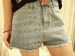 Cum de a decora pantaloni scurți din denim (denim) Cum de a decora pantaloni scurti din denim