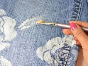 Cum de a decora pantaloni scurți din denim (pentru a decora) Cum de a decora pantaloni scurti din denim