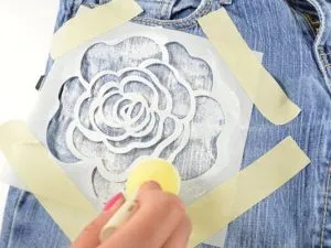 Cum de a decora pantaloni scurți din denim (denim) Cum de a decora pantaloni scurti din denim