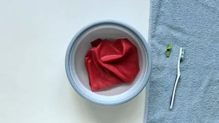 Cum de a elimina guma de mestecat de pe haine