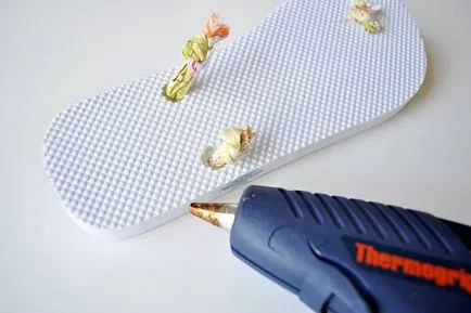Cum de a decora pantofii cu mâinile la domiciliu (pentru a decora) Cum de a decora pantofii cu mâinile la domiciliu
