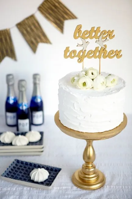 Top 15 idei pentru decorarea unui tort de nunta