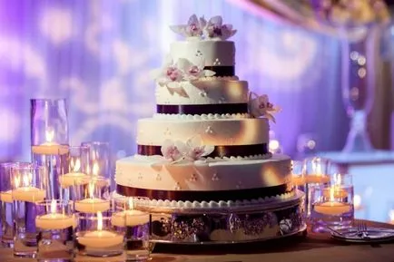 Top 15 idei pentru decorarea unui tort de nunta
