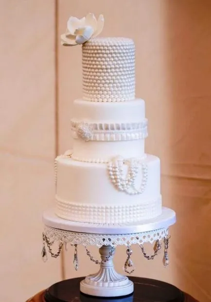 Top 15 idei pentru decorarea unui tort de nunta