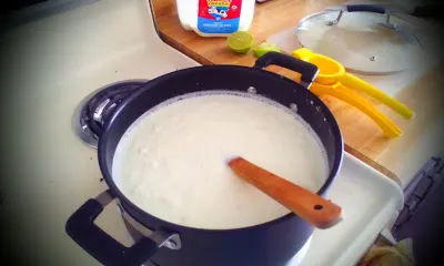 Branza de vaci acasă de la rețete de lapte (de gătit) Branza de vaci acasă de la rețete de lapte