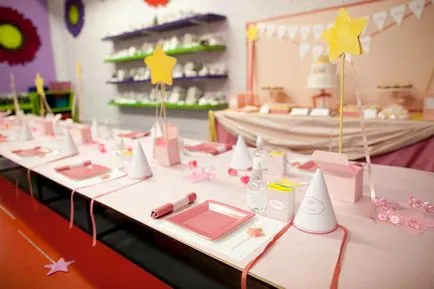 Decorarea masă festivă pentru copii, ideea de servire și decorațiuni în ziua de băiat ziua de nastere sau