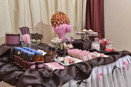 Decorarea masă festivă pentru copii, ideea de servire și decorațiuni în ziua de băiat ziua de nastere sau