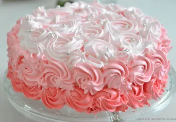 decorare tort seringă cremă de patiserie