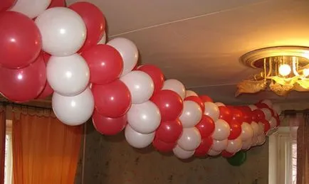 Decorare în ziua nașterii copilului cu mâinile (bijuterie) Decorare în ziua nașterii copilului cu mâinile