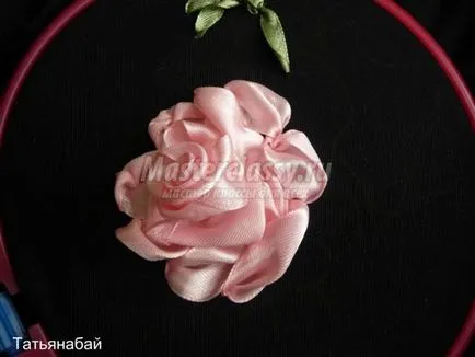 Broderie trandafir panglici de satin