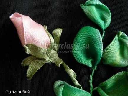 Broderie trandafir panglici de satin