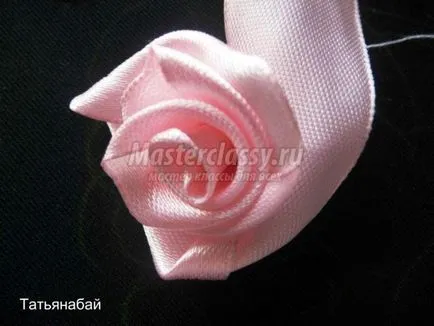 Broderie trandafir panglici de satin