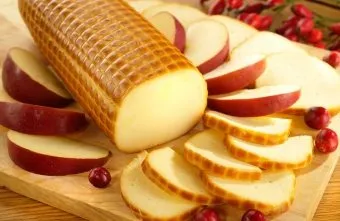 salata delicioasa cu retete branza mezeluri cu bastoane crabi, morcovi, rosii (brut) salata delicioasa cu retete branza mezeluri cu bastoane crabi, morcovi, roșii