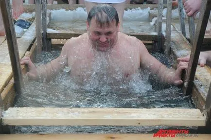 De ce se arunca cu capul Boboteaza scăldat - ceremonia de biserică sau o tradiție populară, societate, Omsk AMF (de vacanță) De ce Boboteaza se arunca cu capul de baie - ceremonia de biserică sau o tradiție populară, societate, Omsk FAM