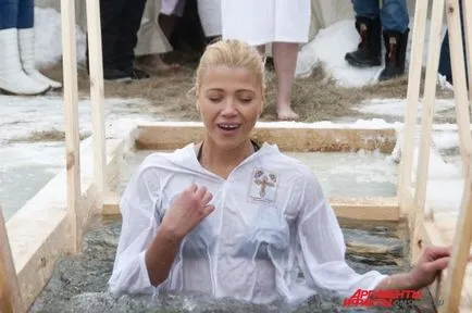 De ce se arunca cu capul Boboteaza scăldat - ceremonia de biserică sau o tradiție populară, societate, Omsk AMF (ritual) De ce Boboteaza se arunca cu capul de baie - ceremonia de biserică sau o tradiție populară, societate, Omsk FAM