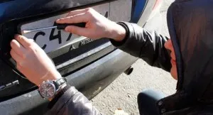 Înlocuirea numerele de pe masina din poliția de trafic în 2017. Costul de înlocuire a camerelor de stat