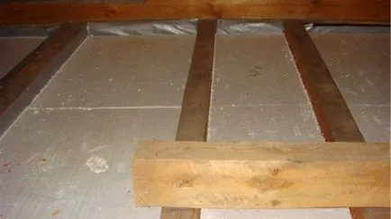 Cum de a izola plafoanele în casa privată de vată minerală, rumeguș