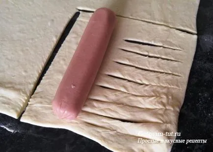 Cum să-și încheie un cârnat în aluat