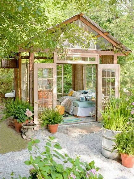 Gazebo pe parcelele de grădină