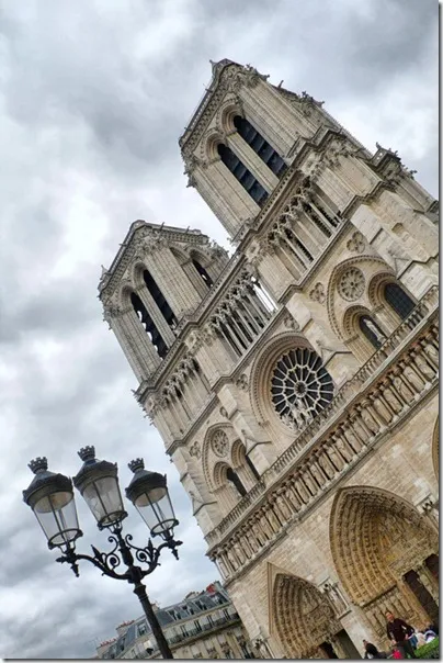 Cum pot fi Notre Dame Cum pot fi Notre Dame