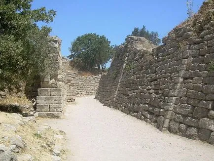 Așa cum au pierit Troy