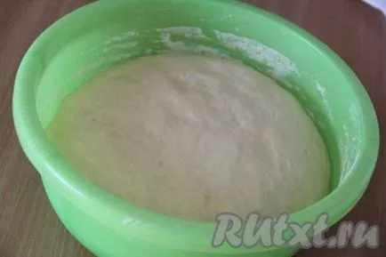 Cum să-și încheie un cârnat în aluat