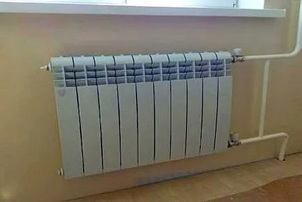 Înlocuirea radiatorului cu mâinile Înlocuirea radiatorului cu mâinile