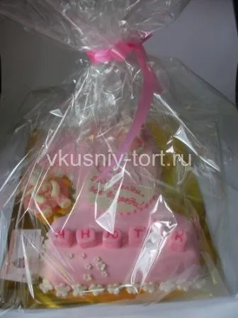sac de patiserie cu mâinile sale