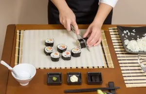 Cum de a face sushi și role Cum de a face sushi și role
