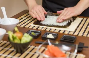 Cum de a face sushi și role Cum de a face sushi și role