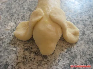 Cum să-și încheie un cârnat în aluat