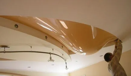 Dacă inundat apartament cu un plafon stretch